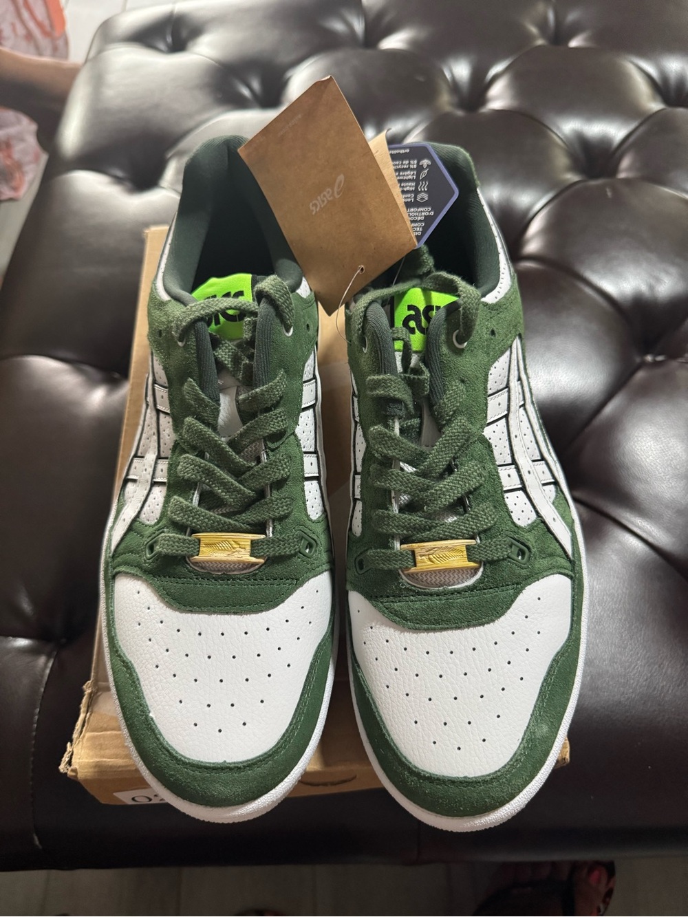 Asics Menβs EX89 Low-Top Sneakers in Green and White with Gold Accent